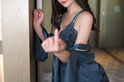 网红吃瓜事件俩个女的,两位女性引发的网络热议